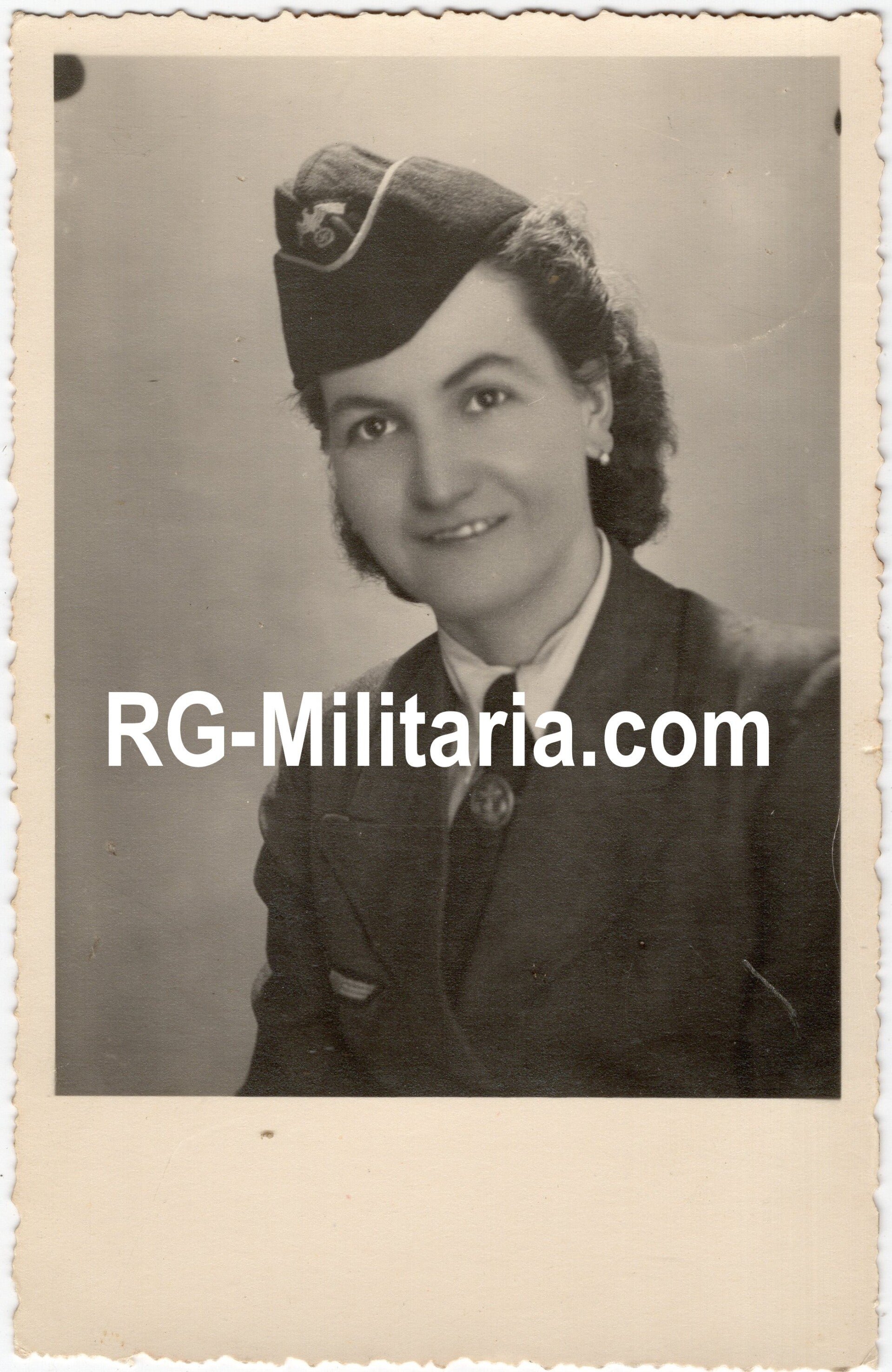 Original WW2 German Portrait Photo - Female Marine Helferin — image 3