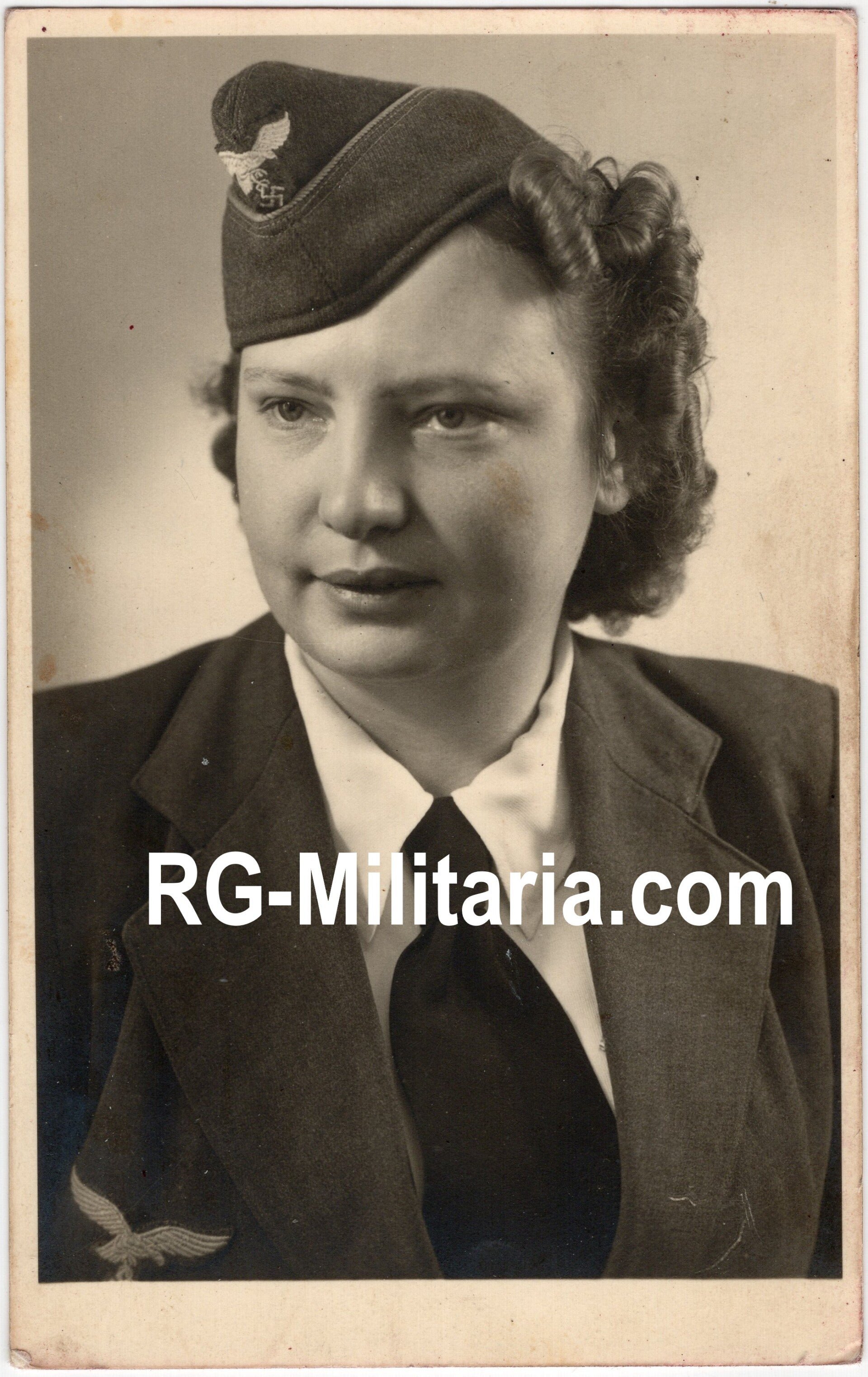 Original WW2 German Portrait Photo - Female Luftwaffe Helferin, Thalheim (1944) — image 3
