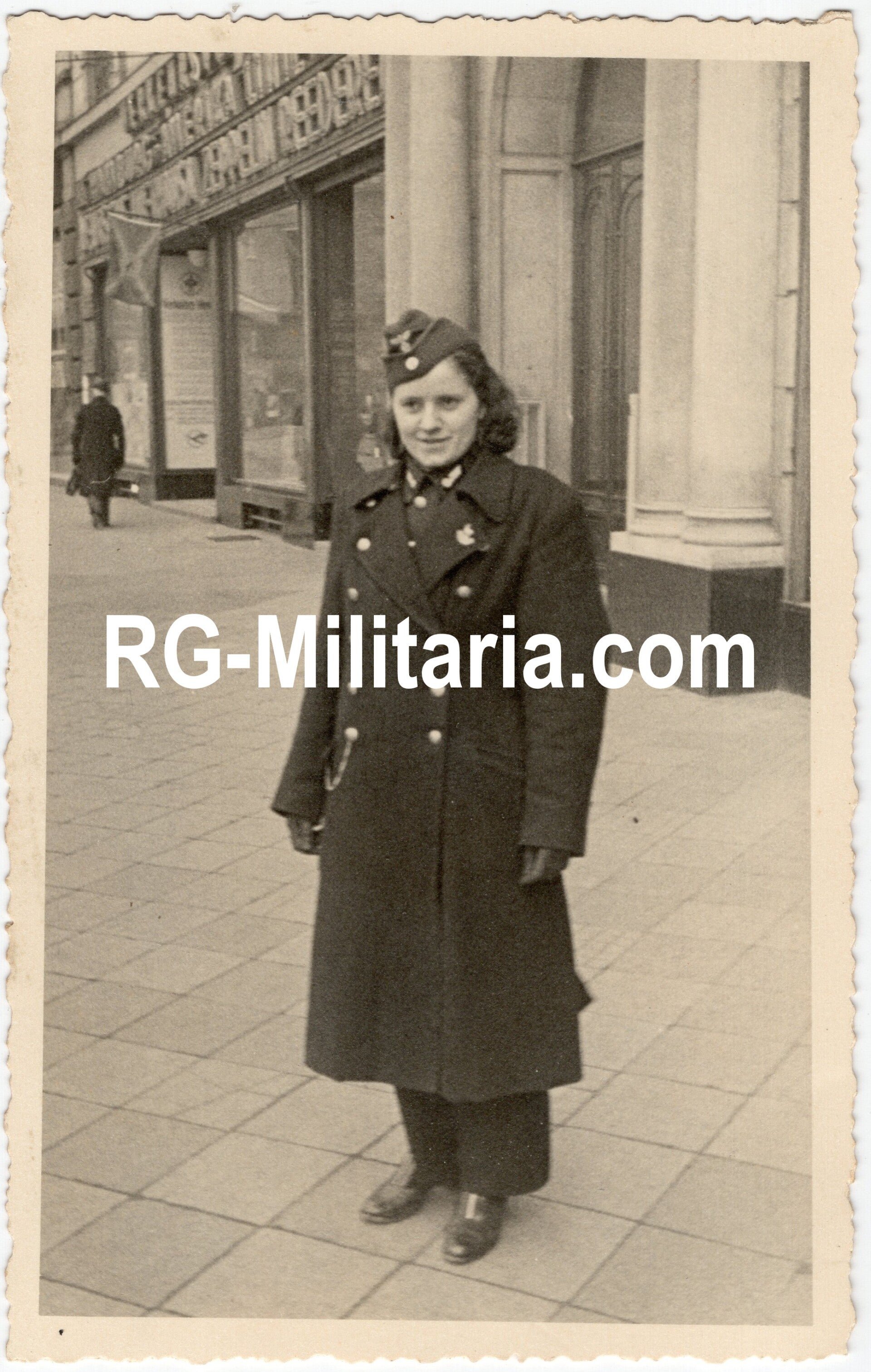 Original WW2 German Photo - Female Reichsbahn worker Frankfurt — image 3