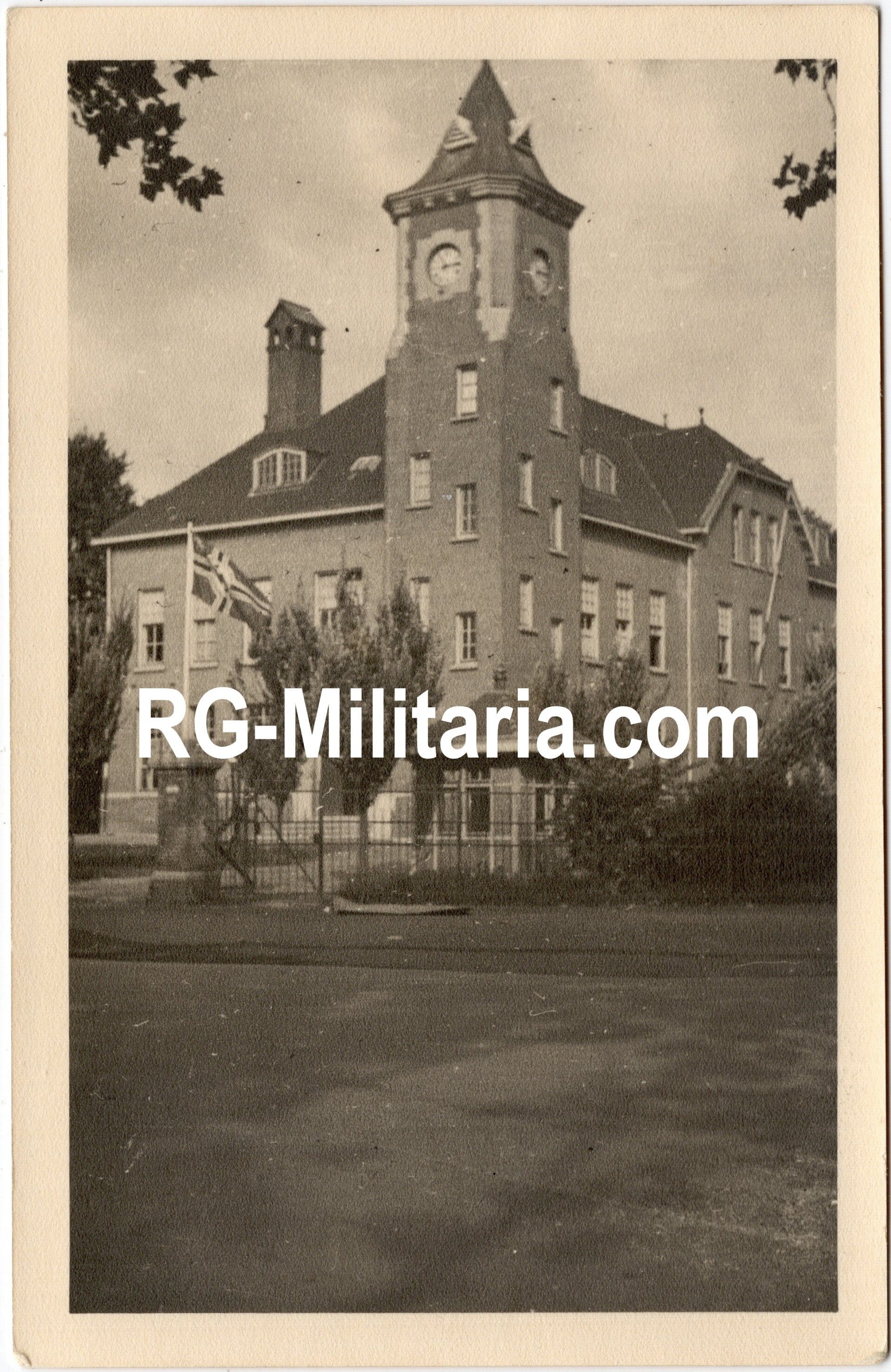 Original WW2 German Photo - Tapijnkazerne Maastricht with swastika flag, Holland — image 3