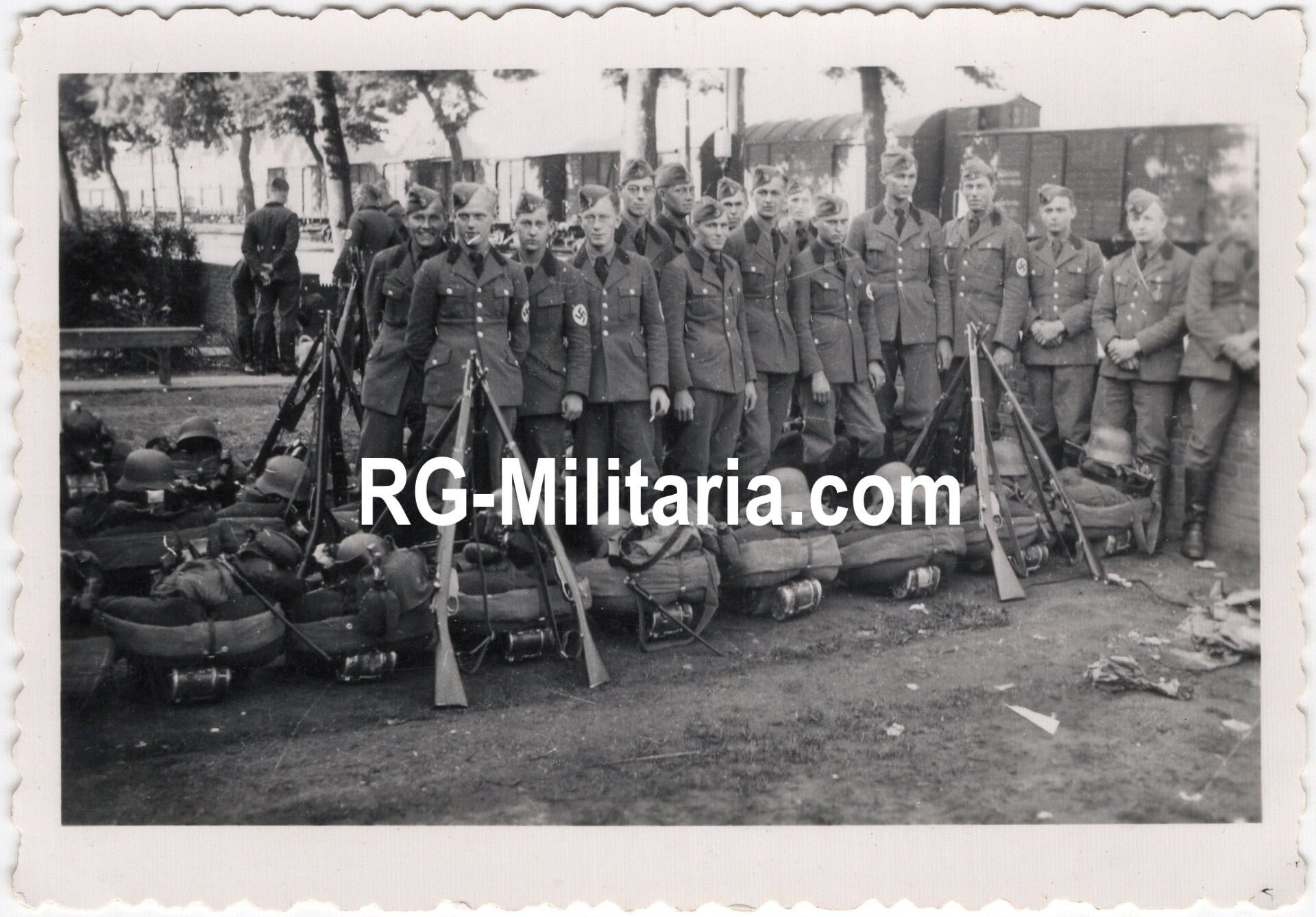 Original WW2 German Photo - German RAD soldiers arrive in Maastricht, Holland (1940) — image 3