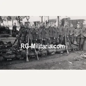 Original WW2 German Photo - German RAD soldiers arrive in …