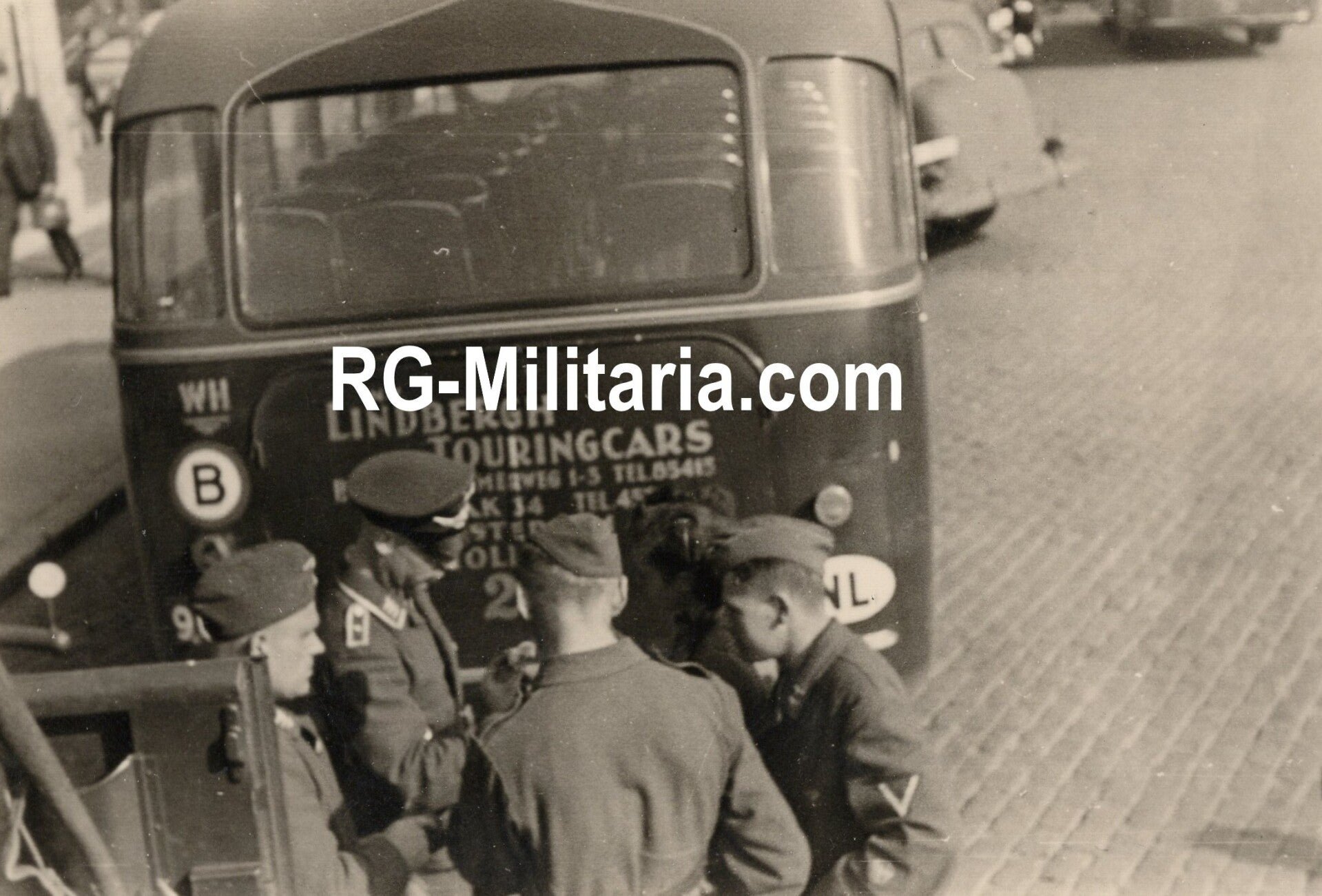 Original WW2 German Photo - Captured Dutch bus by German troops, Amsterdam, Holland (1940) — image 3
