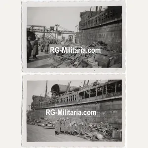 Original WW2 German Photo - German soldiers at the burned …