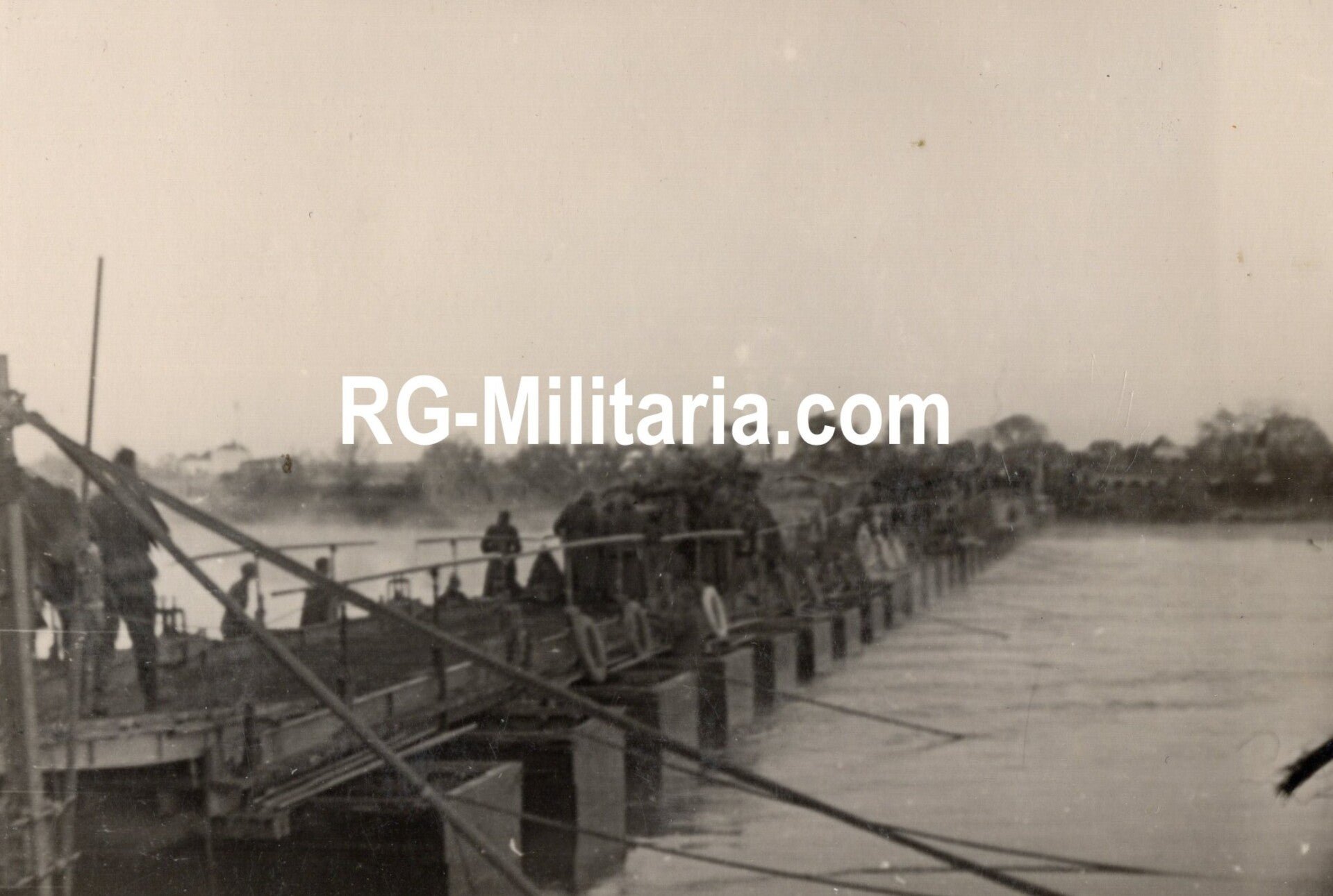 Original WW2 German Photo - German soldiers marching over a ponton bridge near Rotterdam, Holland, May (1940) — image 2