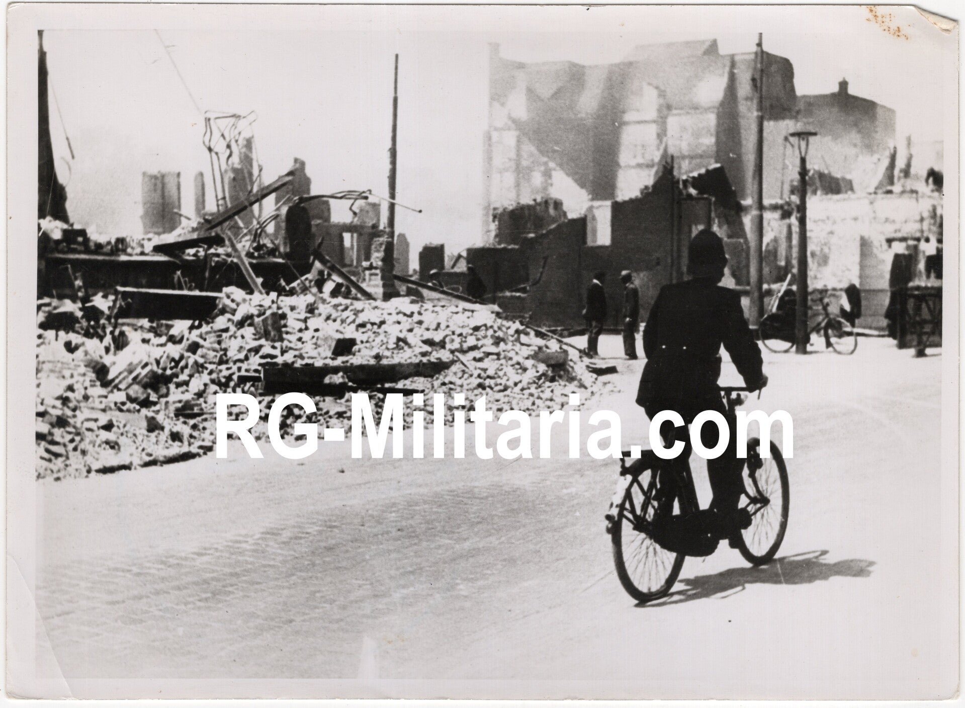 Original WW2 German Press Photo - Dutch police officer in a bombed Rotterdam, Holland, May (1940) — image 3