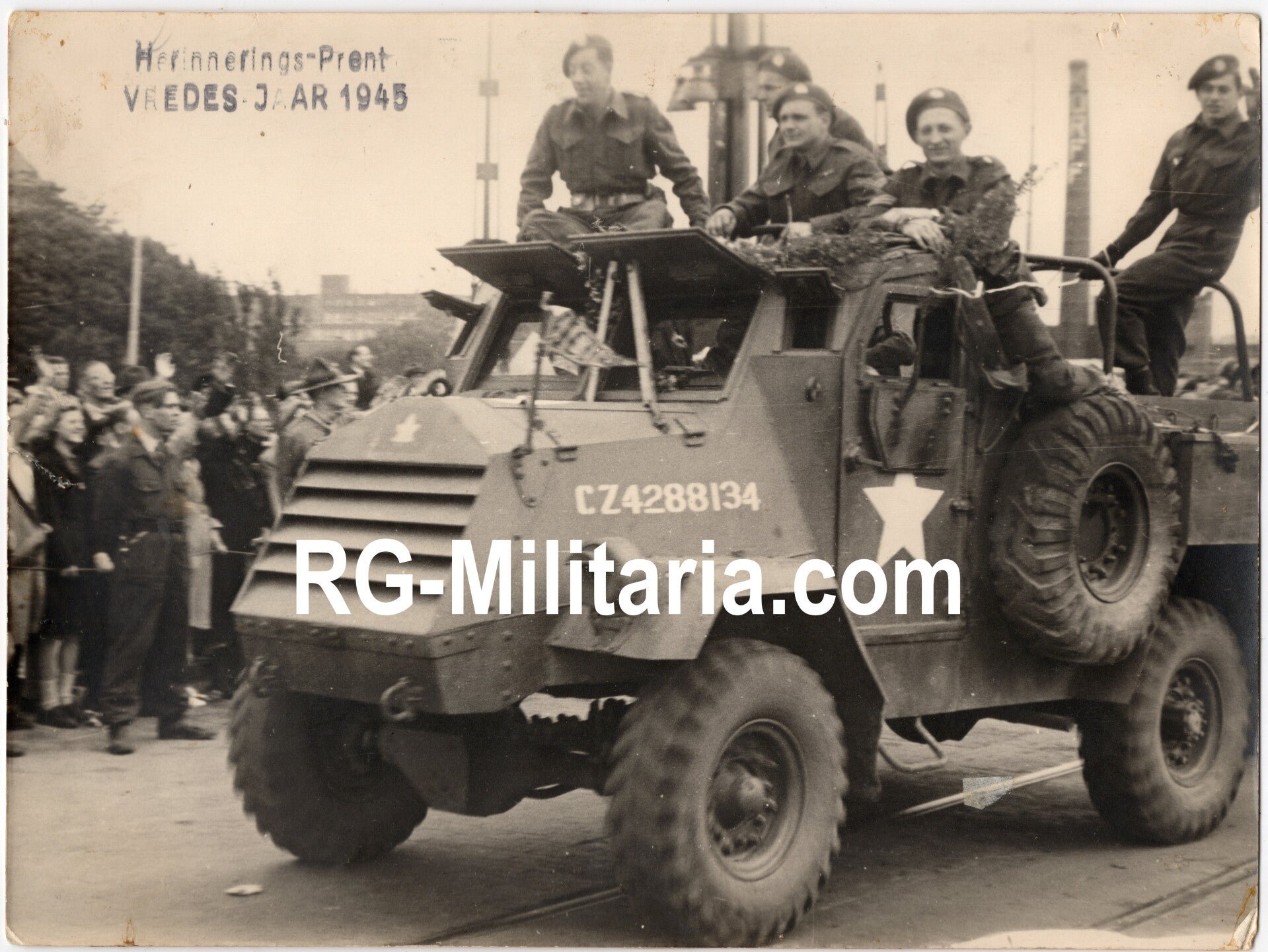 Original WW2 Dutch Liberation Press Photo - Canadians in an armoured vehicle liberate Amsterdam, Holland (1945) — image 3
