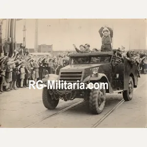 Original WW2 Dutch Liberation Press Photo - Canadians in an …
