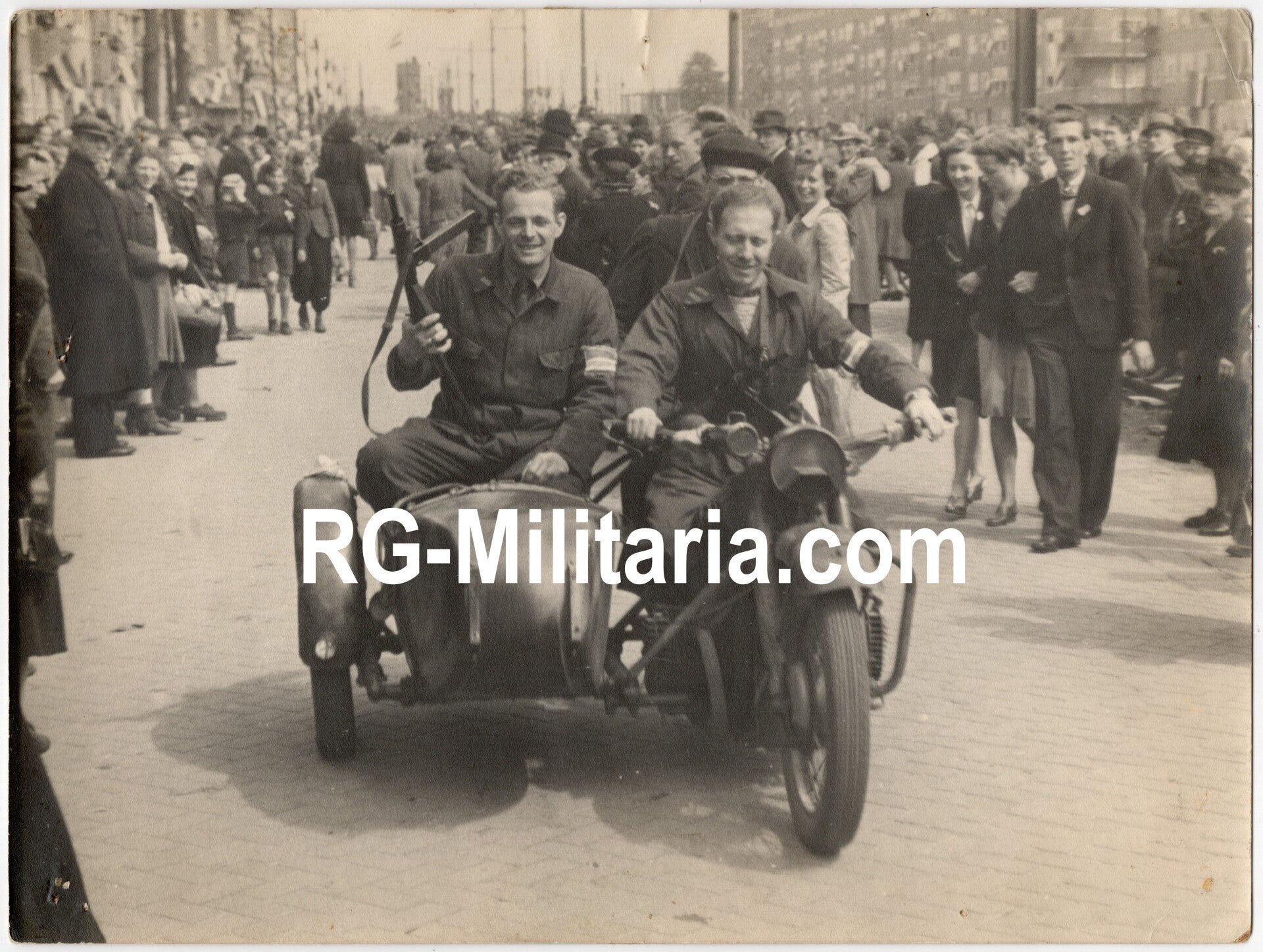 Original WW2 Dutch Liberation Press Photo - NBS Binnenlandse Strijdkrachten bevrijden liberate Amsterdam, Holland (1945) — image 3