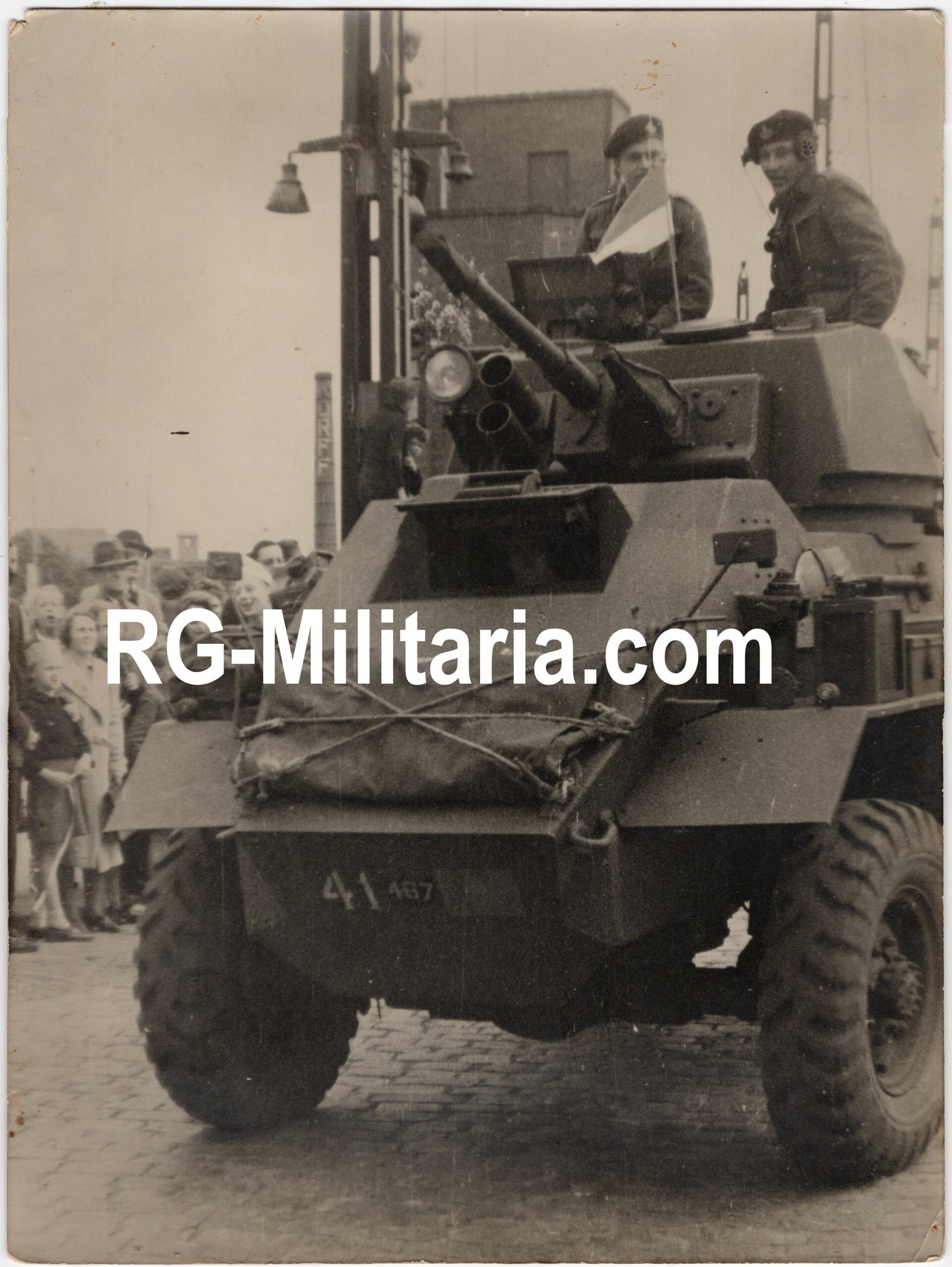 Original WW2 Dutch Liberation Press Photo - Canadians in an armoured vehicle liberate Amsterdam, Holland (1945) — image 3