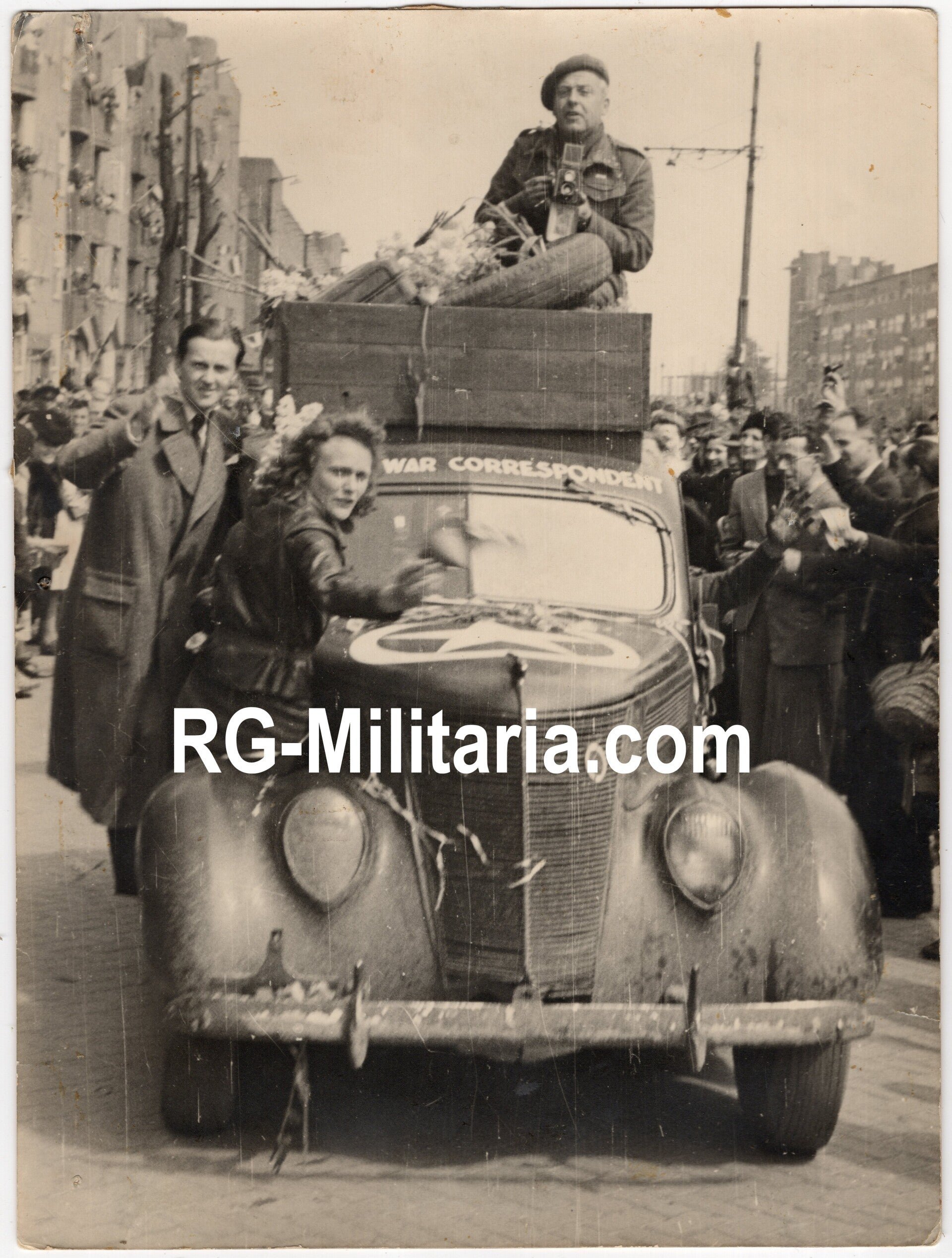 Original WW2 Dutch Liberation Press Photo - War Correspondent during the liberation of Amsterdam, Holland (1945) — image 3