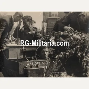 Original WW2 Dutch Liberation Press Photo - Canadians in Bren …