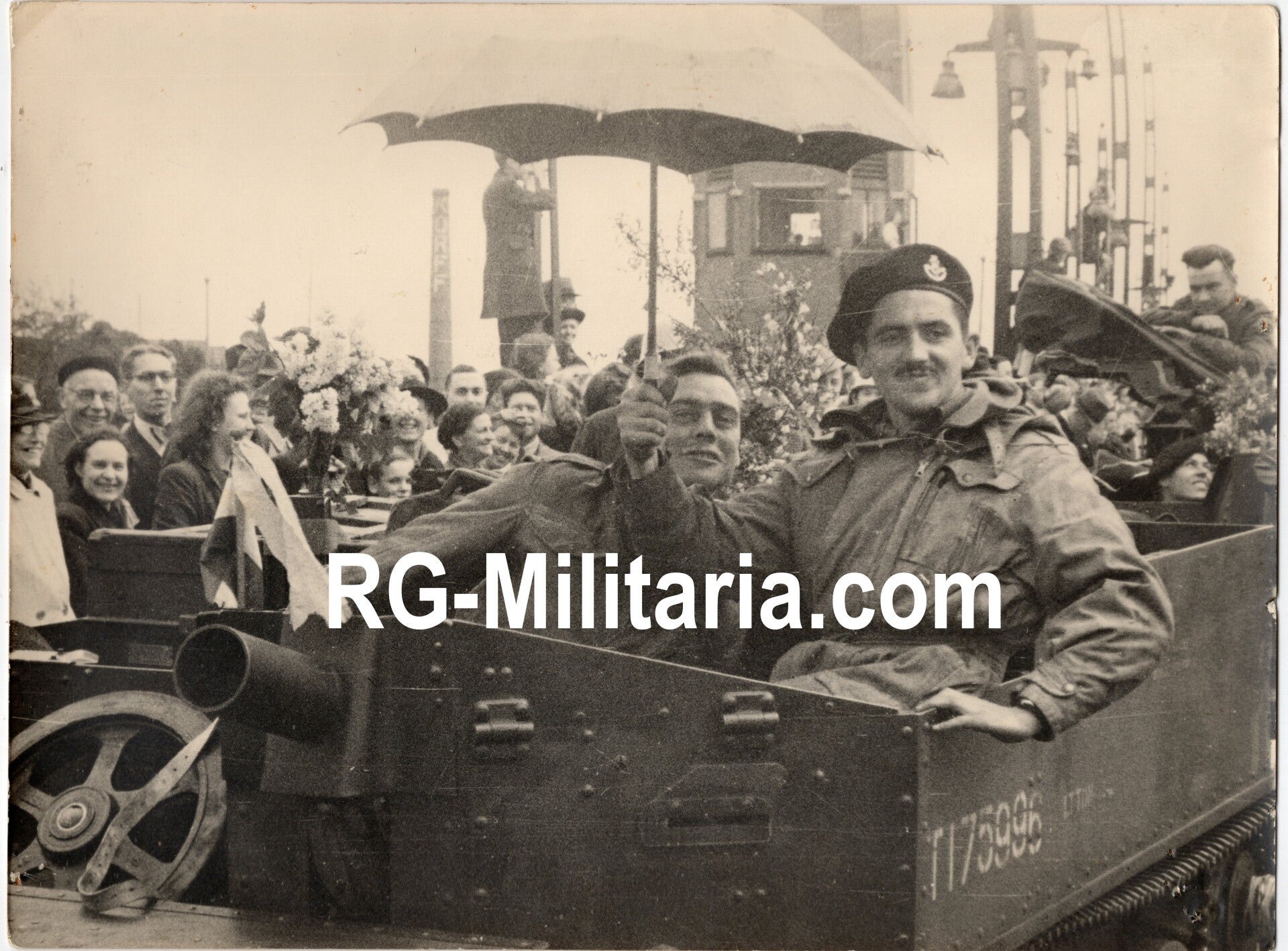 Original WW2 Dutch Liberation Press Photo - Canadians in Bren Gun Carriers liberate Amsterdam, Holland (1945) — image 3