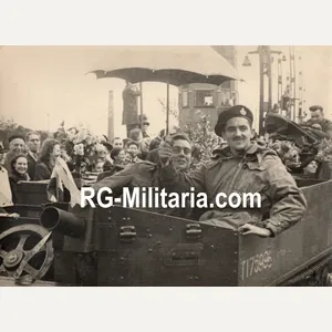 Original WW2 Dutch Liberation Press Photo - Canadians in Bren …