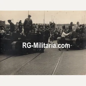 Original WW2 Dutch Liberation Press Photo - Canadians in Bren …