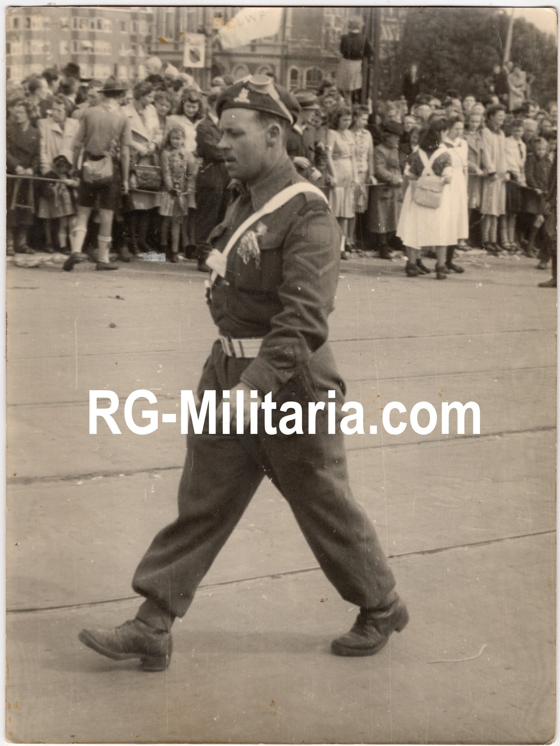 Original WW2 Dutch Liberation Press Photo - Canadian troops enter Amsterdam, Holland (1945) — image 3