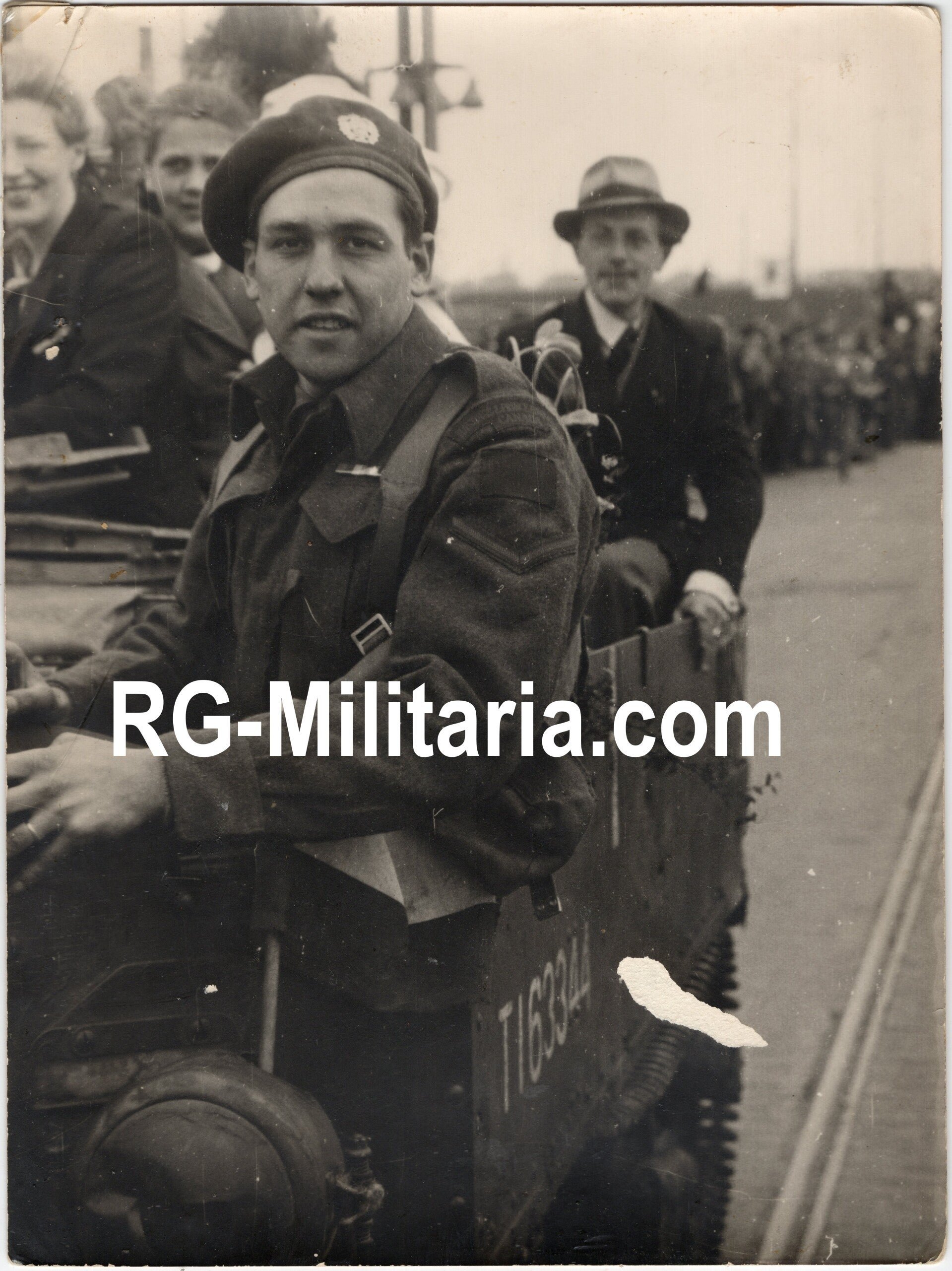 Original WW2 Dutch Liberation Press Photo - Canadian troops enter Amsterdam, Holland (1945) — image 3