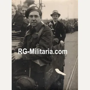 Original WW2 Dutch Liberation Press Photo - Canadian troops enter …