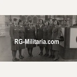 Original WW2 German Photo - Group photo female Wehrmacht Blitzmadel
