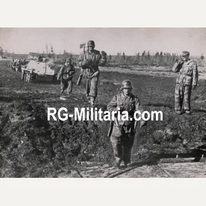 Original WW2 German Bilderdienst Press Photo - SdKfz with Nahkampfspange …