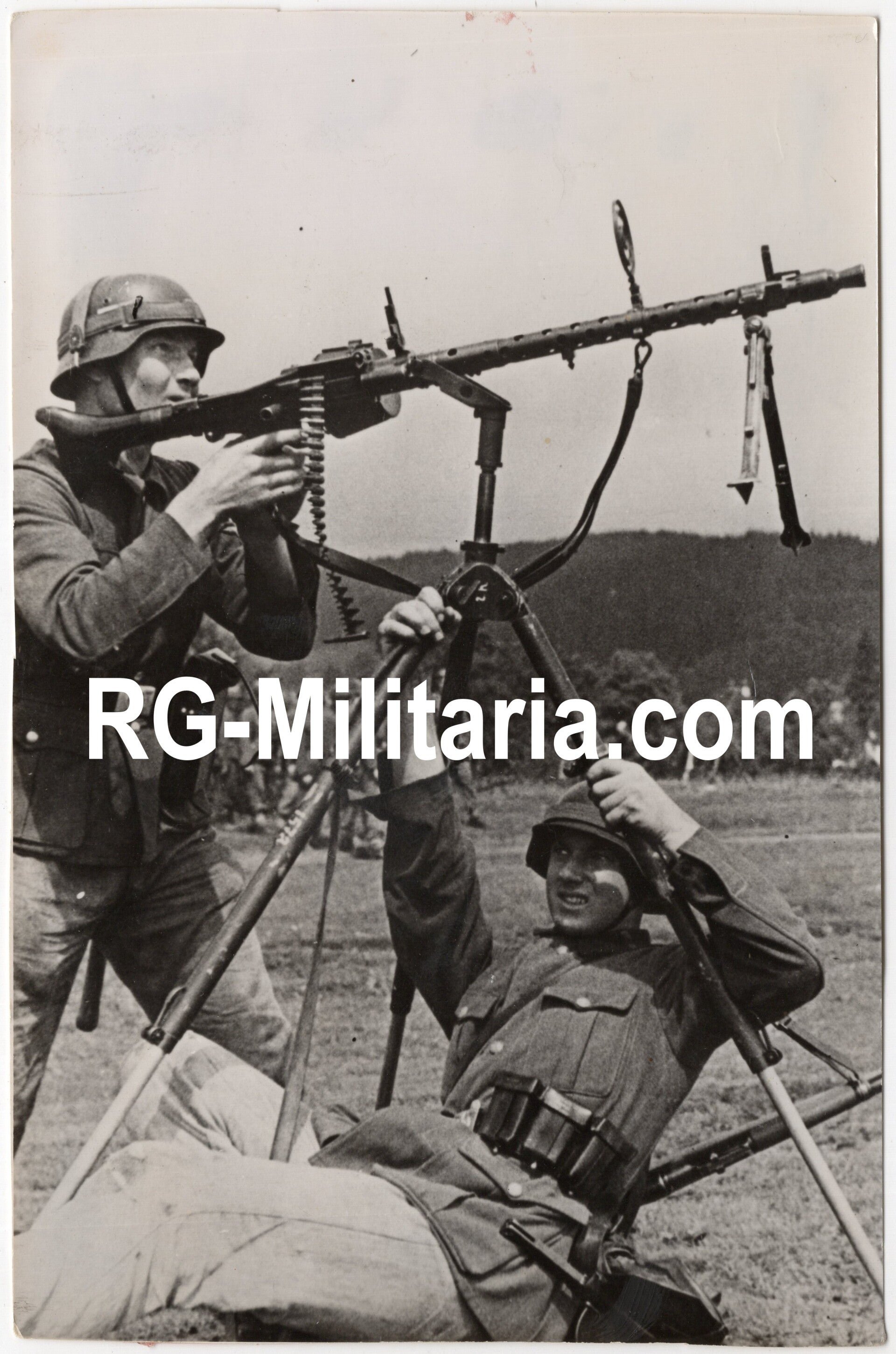 Original WW2 Dutch Waffen SS Photo - Dutch SS Regiment Westland soldiers training with an MG34 machine gun — image 3