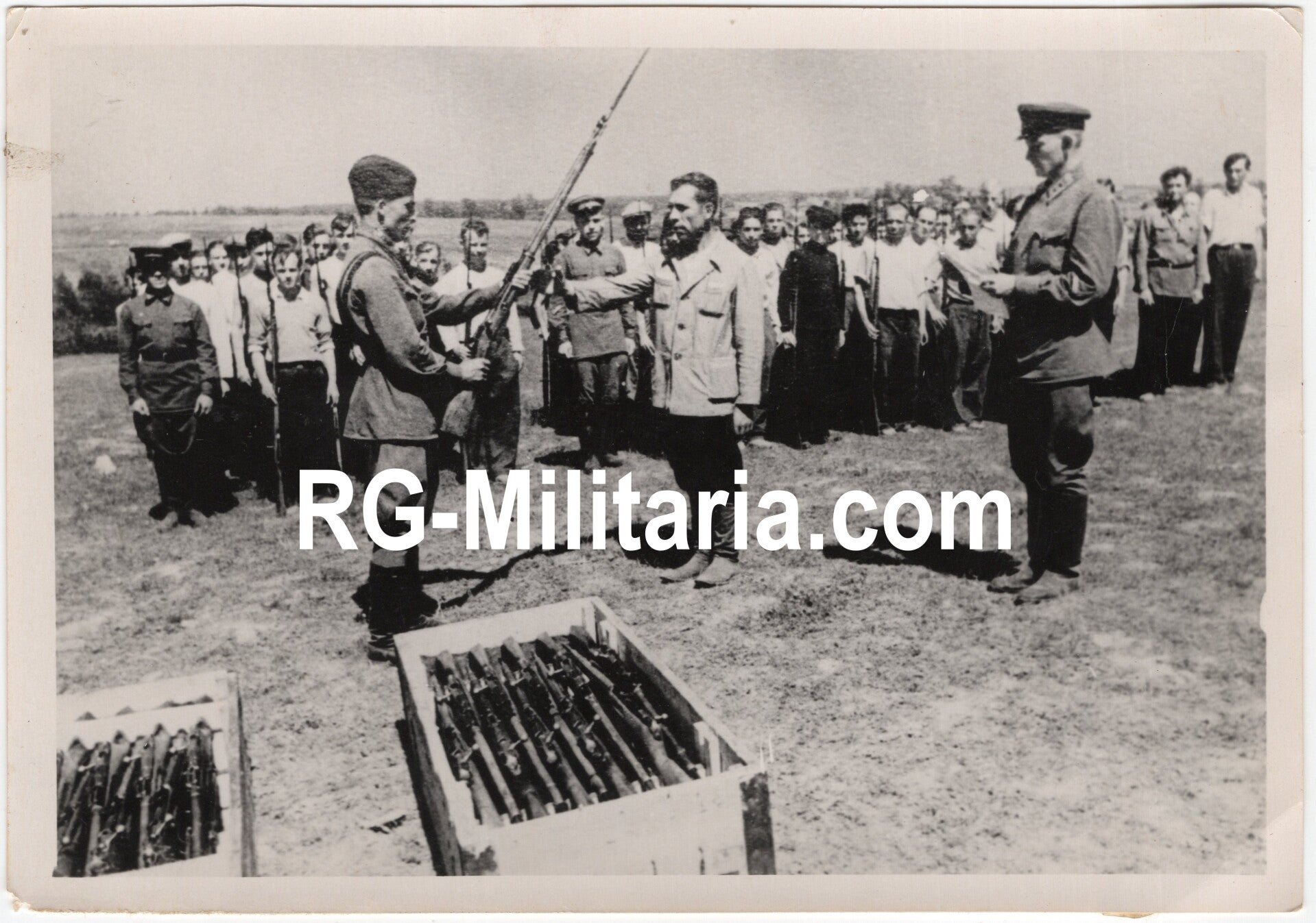 Original WW2 Soviet Photo - Russian recruits receiving Mosin Nagants — image 3