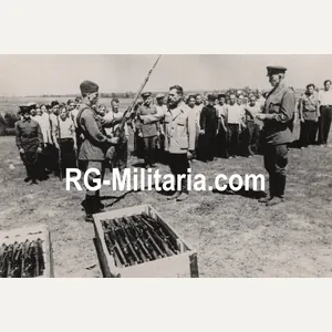 Original WW2 Soviet Photo - Russian recruits receiving Mosin Nagants