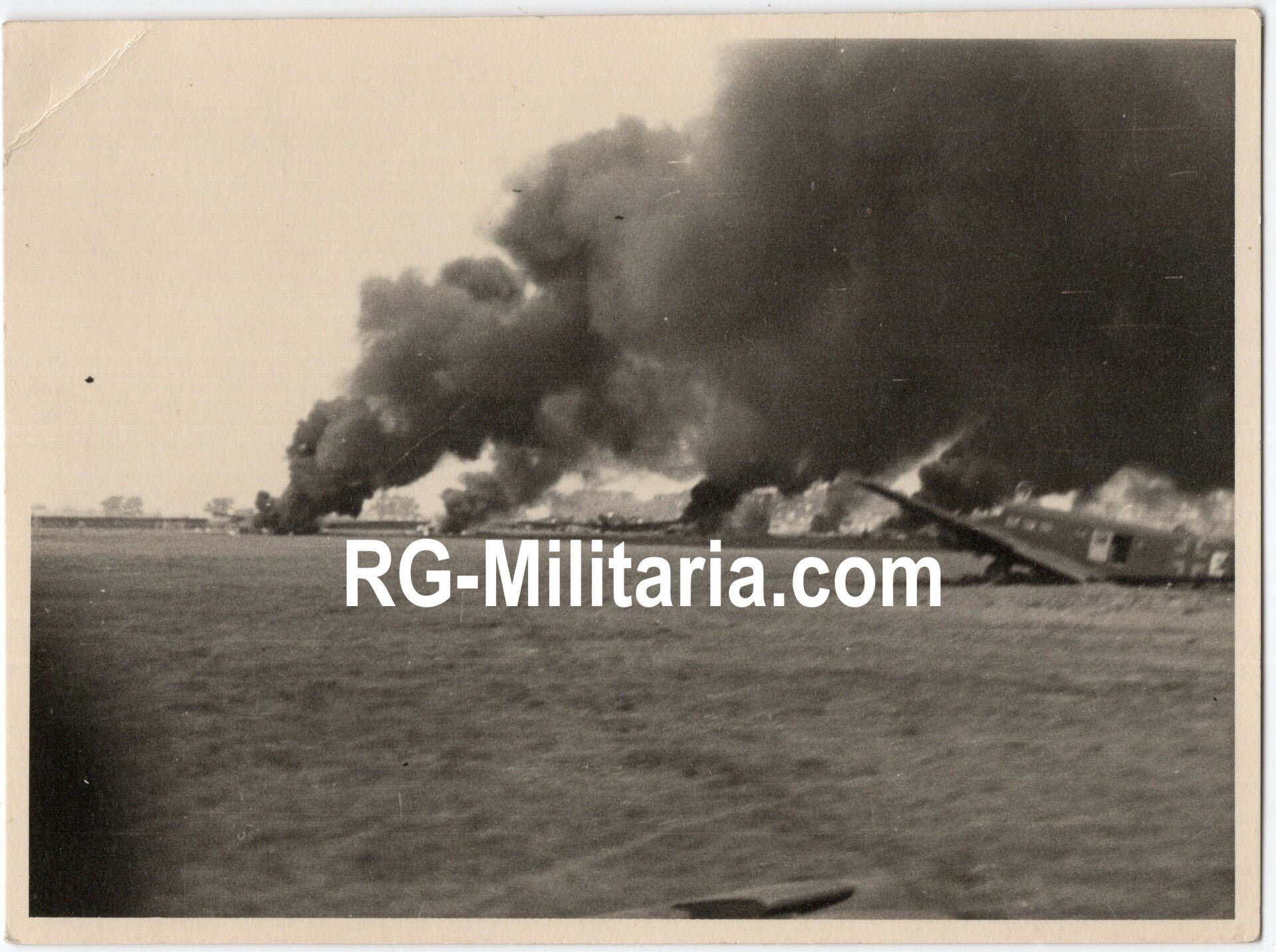 Original WW2 German Photo - Crashed and landed Junkers JU 52 airplanes at the Rotterdam airfield Waalhaven, Holland (1940) — image 3