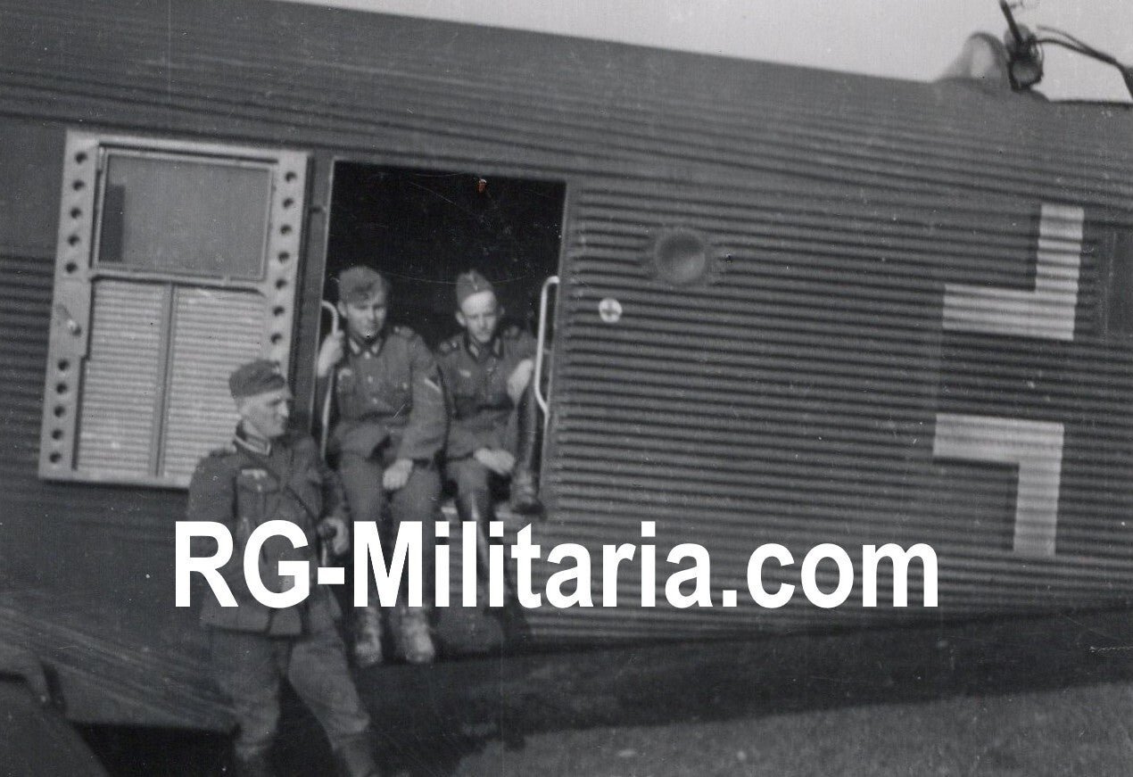 Original WW2 German Photo - German Wehrmacht soldiers at the Rotterdam airfield, Waalhaven, Holland (1940) — image 3