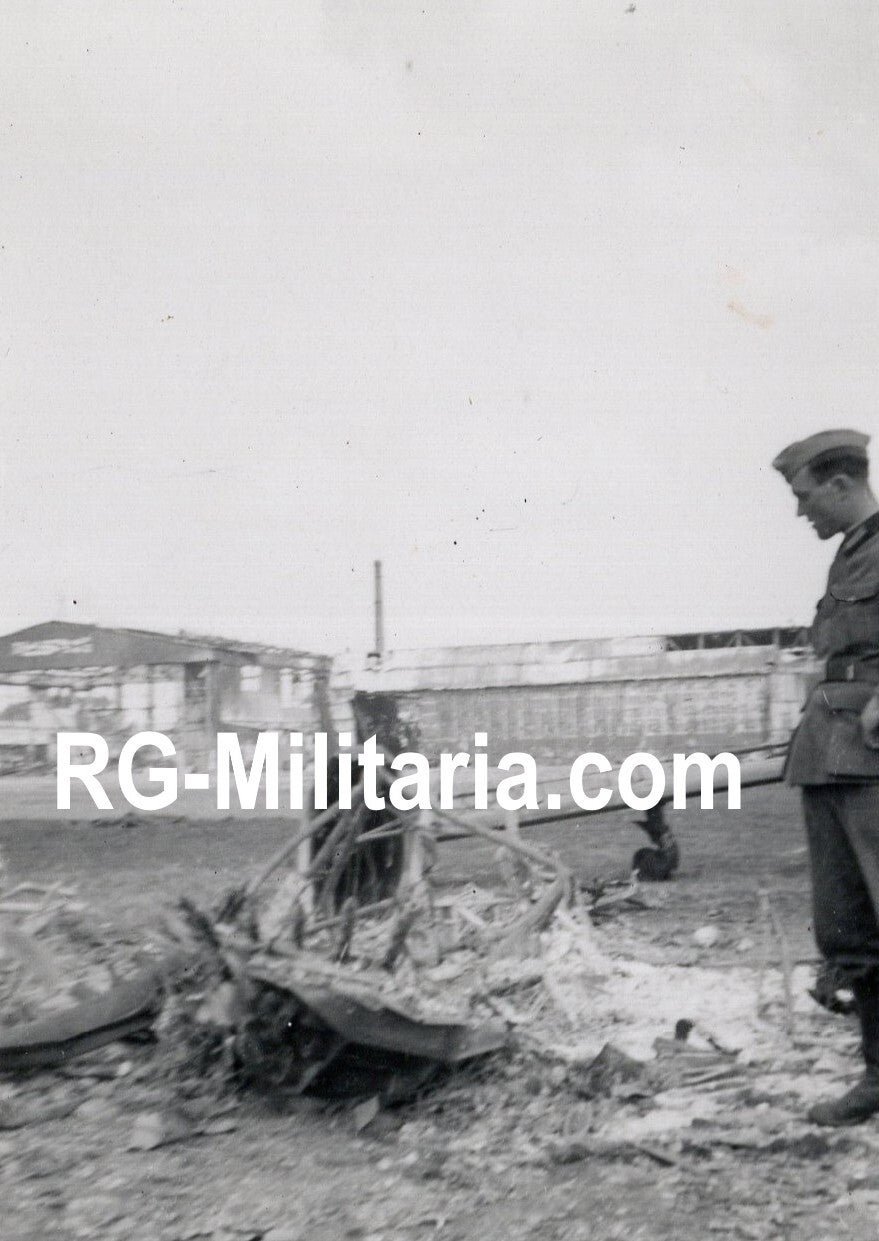 Original WW2 German Photo - German Wehrmacht soldiers at the Rotterdam airfield, Waalhaven, Holland (1940) — image 4