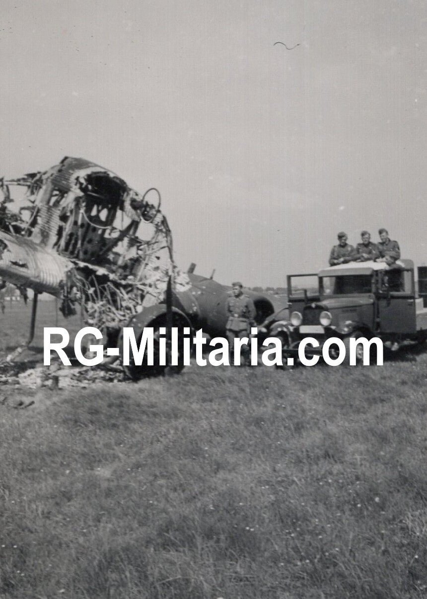 Original WW2 German Photo - German Wehrmacht soldiers at the Rotterdam airfield, Waalhaven, Holland (1940) — image 6