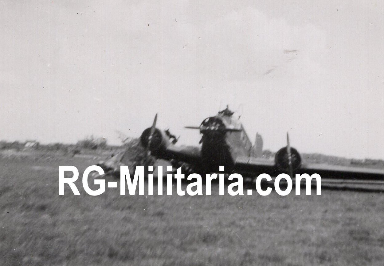 Original WW2 German Photo - German Wehrmacht soldiers at the Rotterdam airfield, Waalhaven, Holland (1940) — image 7