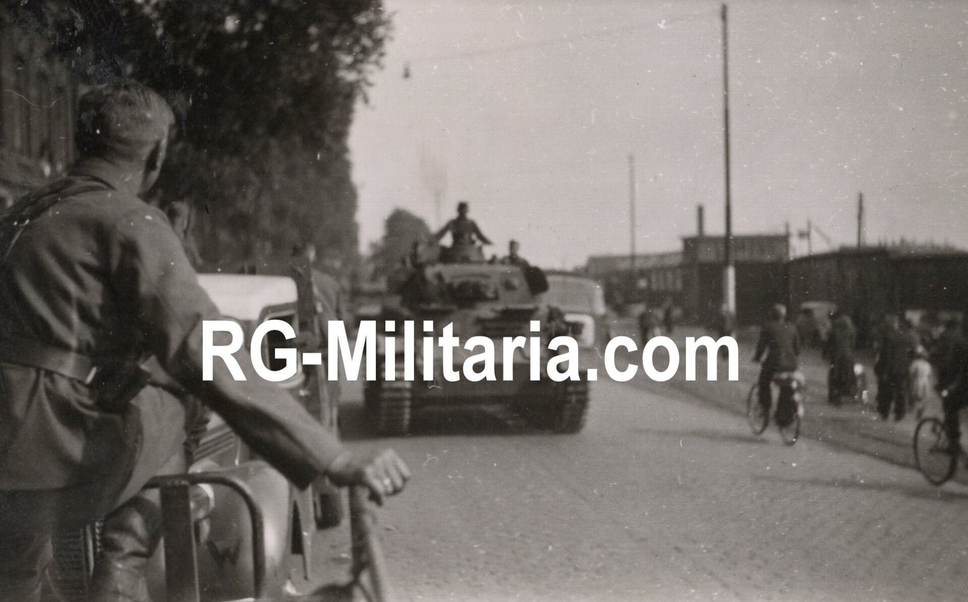 Original WW2 German Photo - German Panzer tank near Rotterdam, The Hague during the Blitzkrieg on Holland in May (1940) — image 3