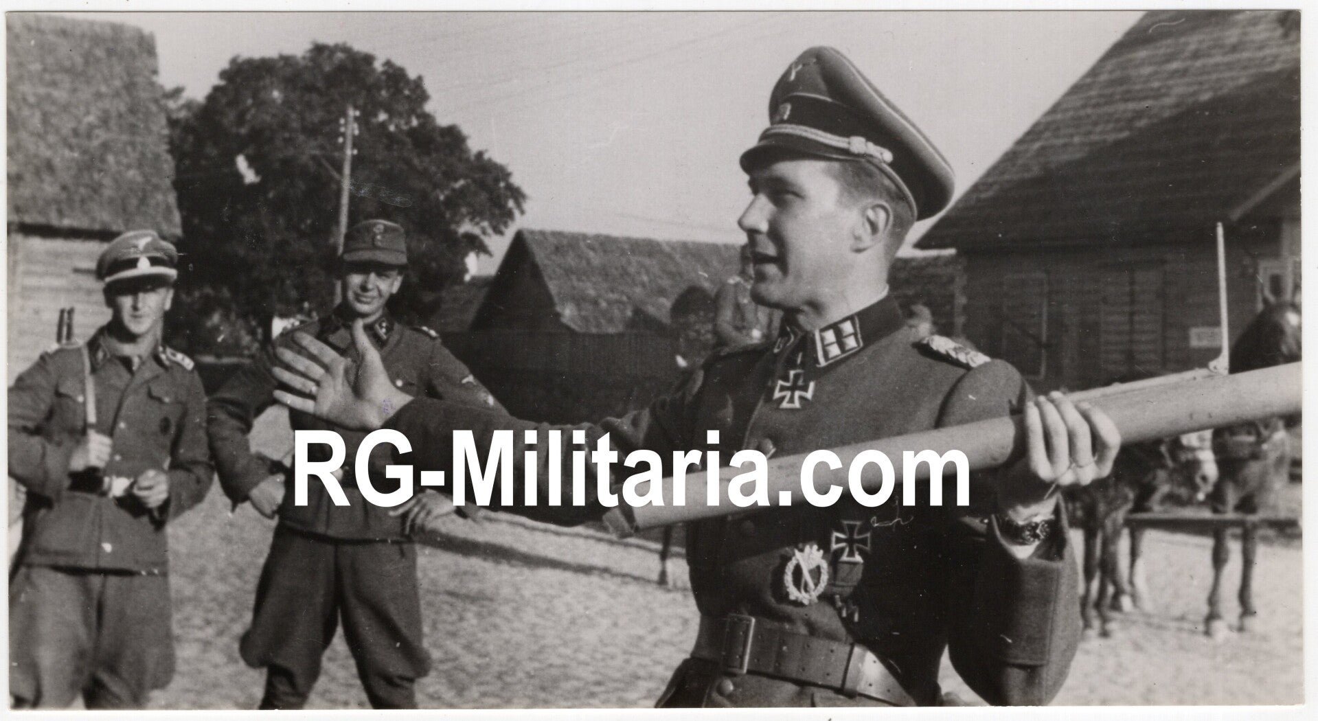 Original WW2 German Waffen SS Press Photo - Estonian Waffen SS Knight's Cross wearer SS-Sturmbannführer Harald Riipalu with a Panzerfaust (1944) — image 3