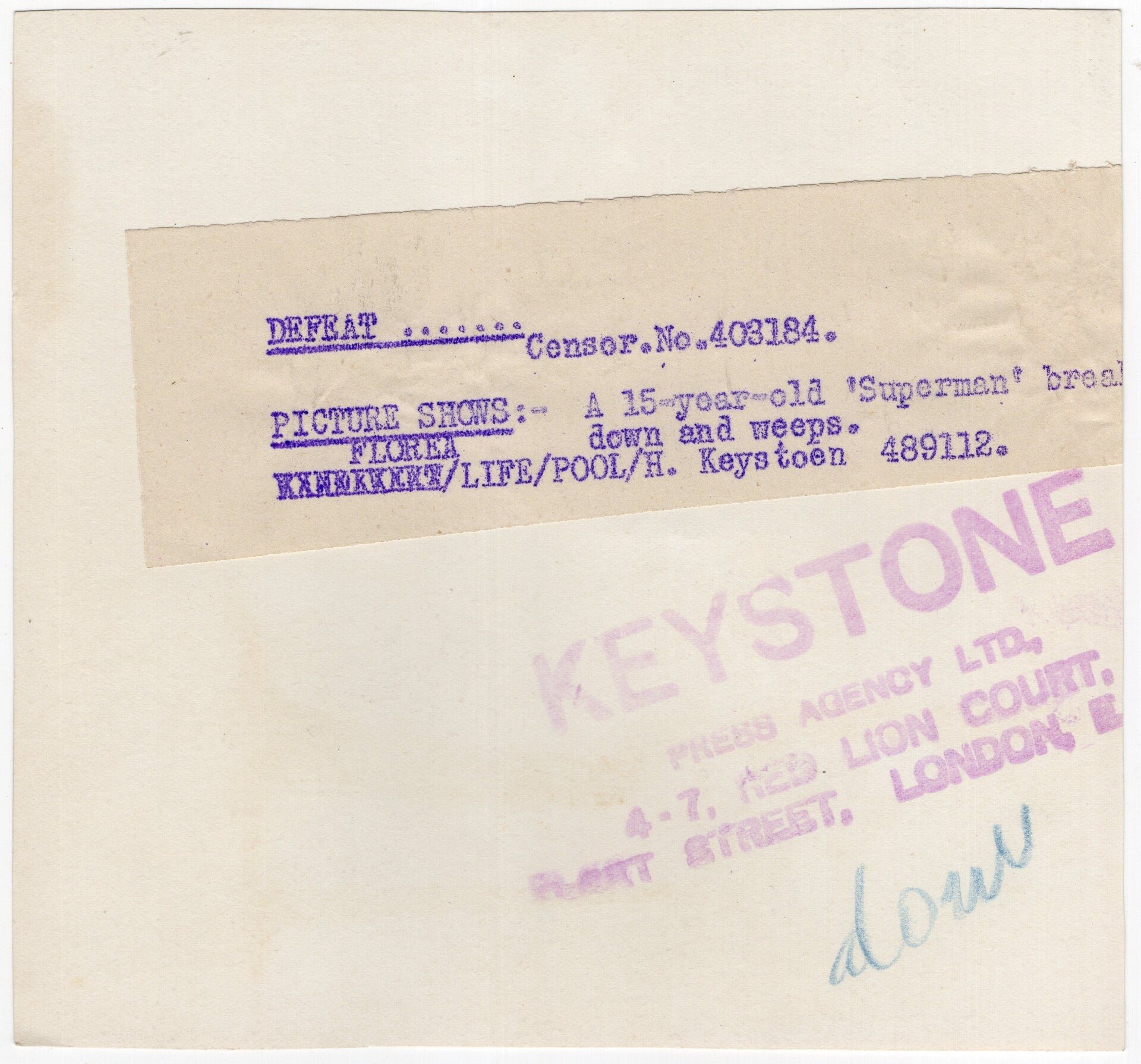 Original WW2 British Press Photo - Famous picture of the 16-year-old POW Flakhelfer Hans-George Henke captured in Hessen, Germany (1945) — image 2