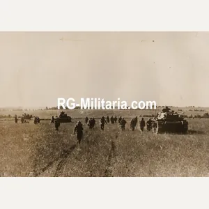 Original WW2 German Press Photo - German Panzer III Tanks …