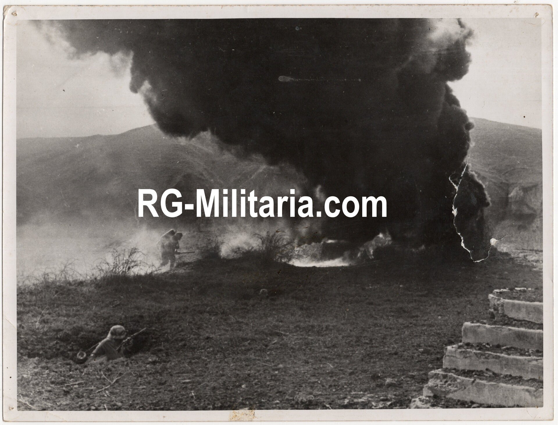 Original WW2 German Press Photo - German Flammenwerfer, flamethrower near Sewastopol, Eastern Front (1942) — image 3
