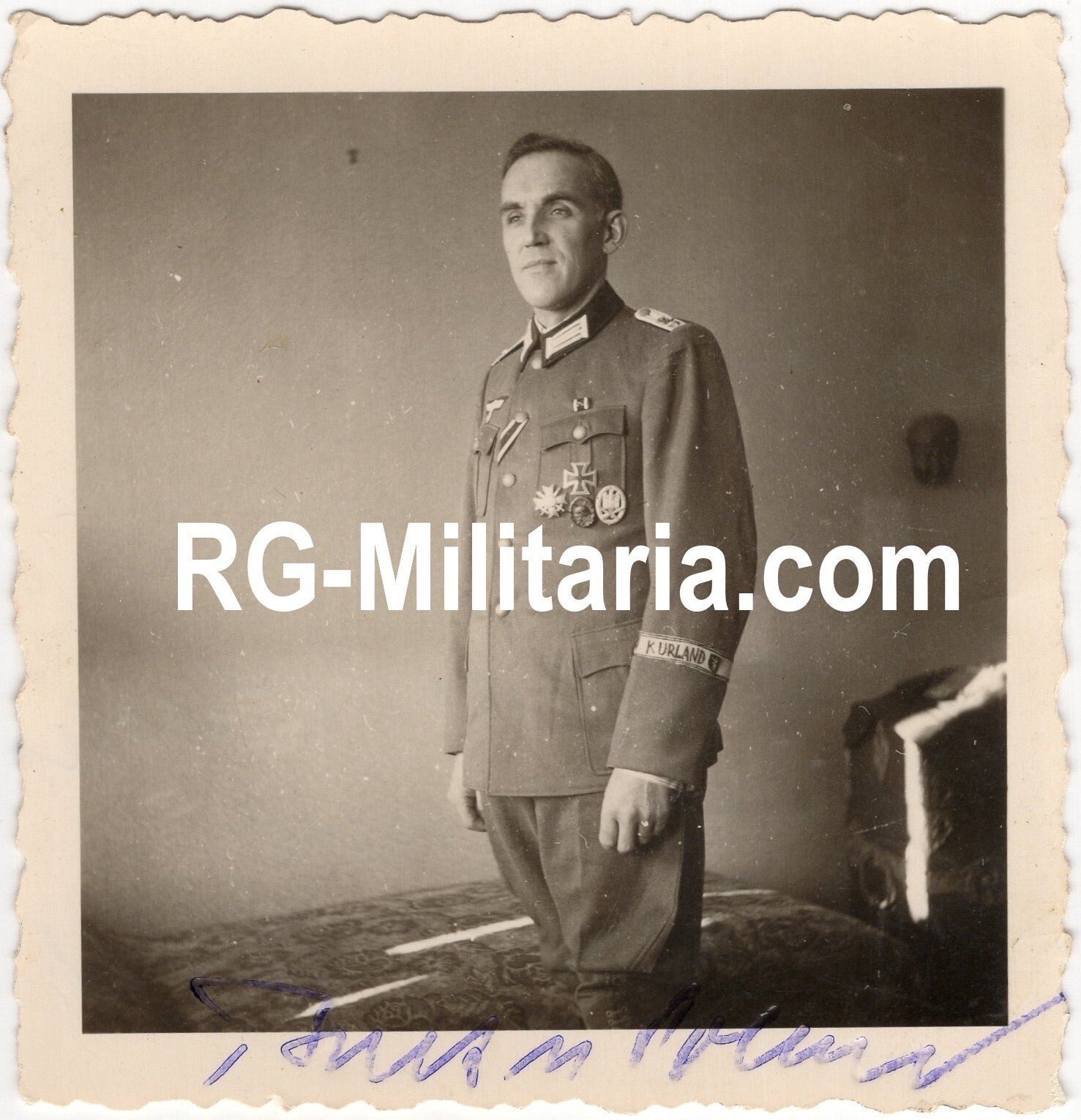 Original WW2 German Photo - Portrait of Berndt von Bock with signatures, Kurland cufftitle (1945) — image 2