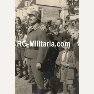 Original WW2 German Photo - Luftwaffe soldier in Franeker