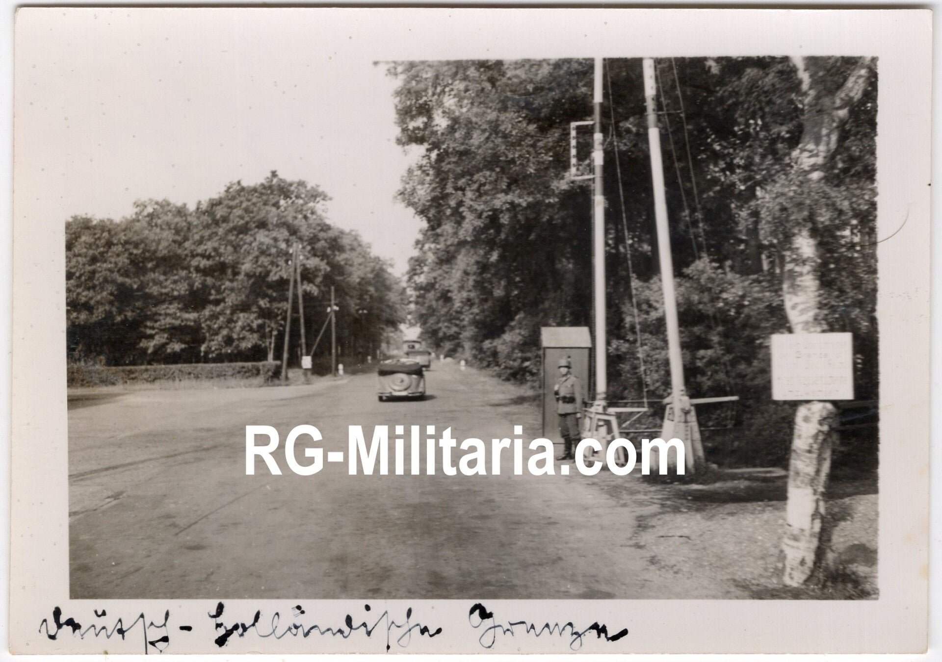 Original WW2 German Photo - German soldiers crossing the Dutch border, Holland (1940) — image 3