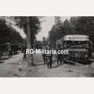 Original WW2 German Photo - Destroyed Dutch bus with German …