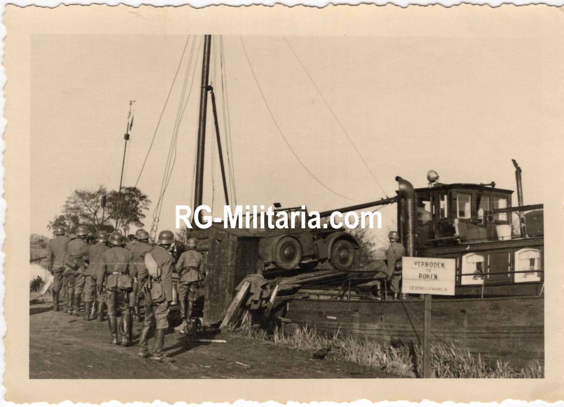Original WW2 German Photo - German soldiers entering a Dutch boat with a truck, Holland, May (1940) — image 3