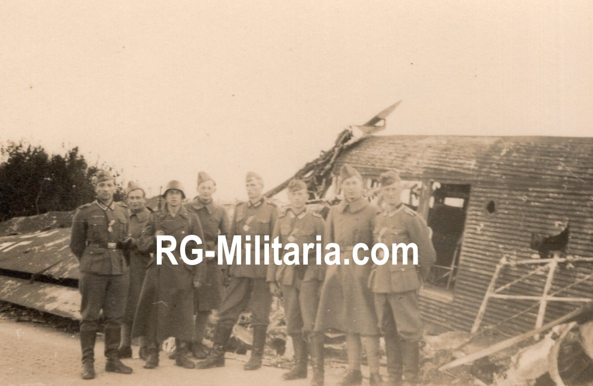 Original WW2 German Photo - German and Dutch soldiers at the Rijksweg near Delft with crashed Junkers JU 52 airplanes, Blitzkrieg May, Holland (1940) — image 3
