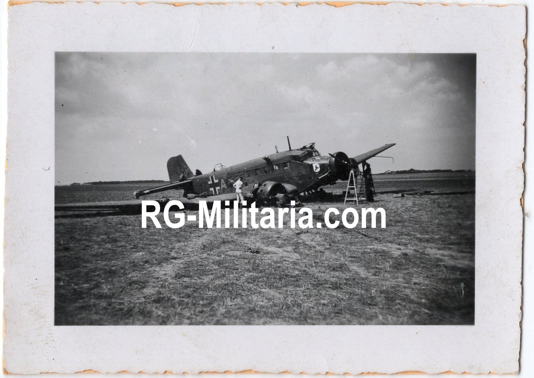 Original WW2 German Photo - Rotterdam airfield Waalhaven with landed Junkers JU 52 airplane with decal IV./KGzbV.1, Holland (1940) — image 3