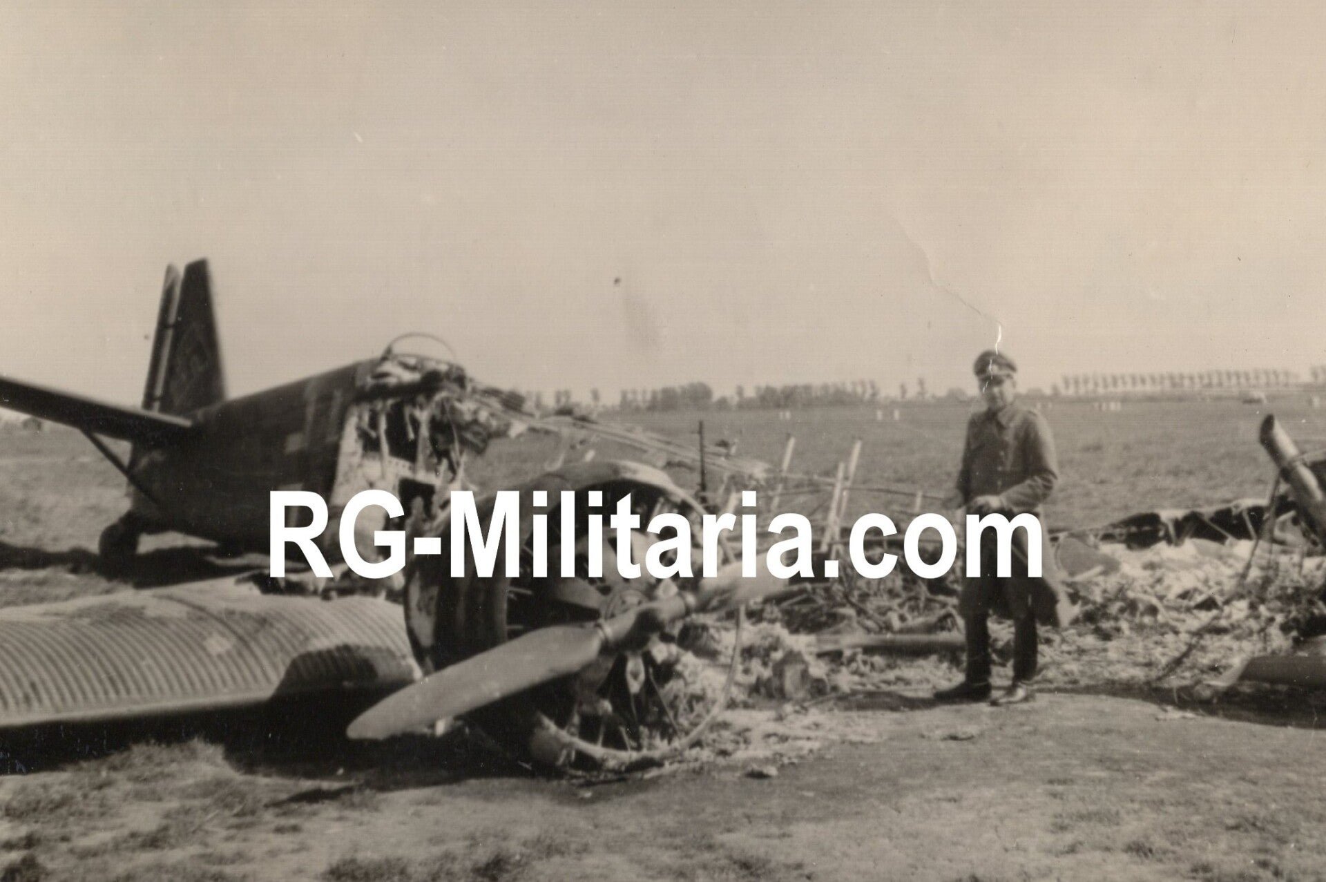 Original WW2 German Photo - Rotterdam airfield Waalhaven with crashed Junkers JU 52 airplane, Holland (1940) — image 4
