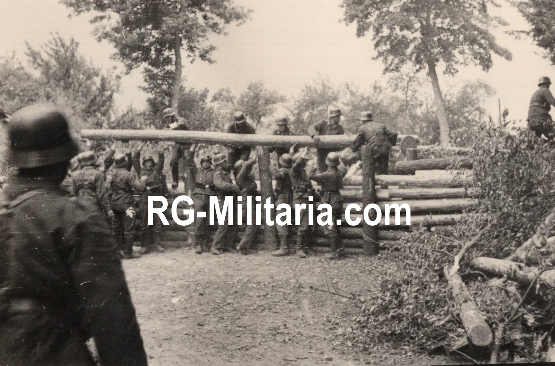 Original WW2 German Photo - Luftwaffe troops near the Hedel bridge (?) Maasbrug, May, Holland (1940) — image 3