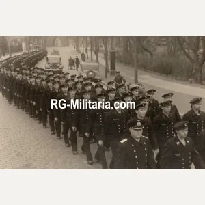Original WW2 German Photo - KM Kriegsmarine march in Rotterdam, …