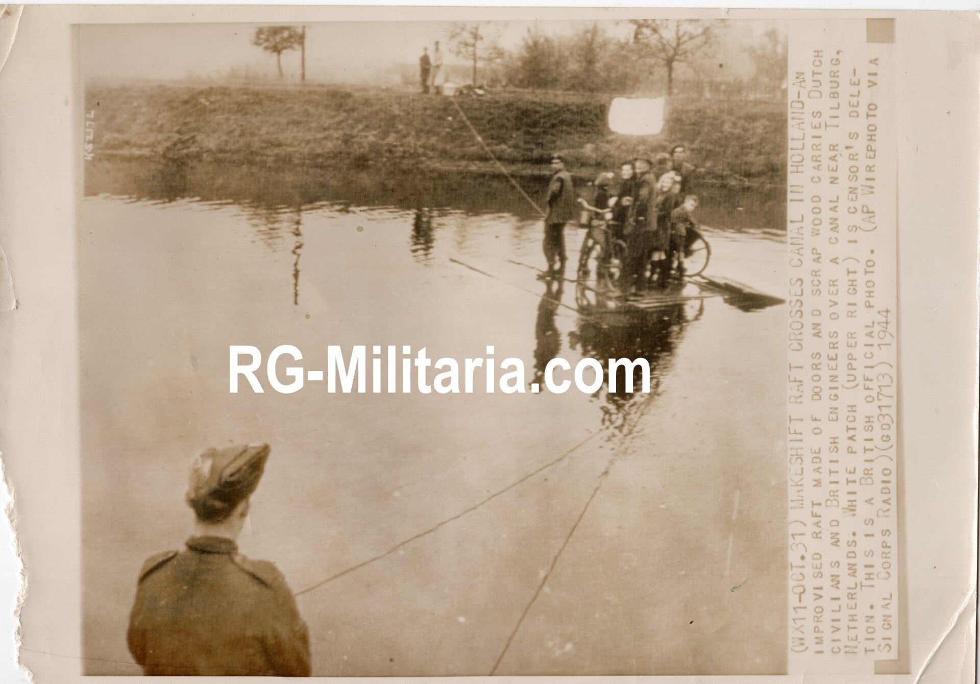 Original WW2 US Press Photo - British Engineers cross river near Tilburg, Holland (1944) — image 2