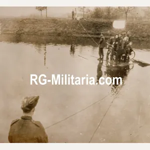 Original WW2 US Press Photo - British Engineers cross river …