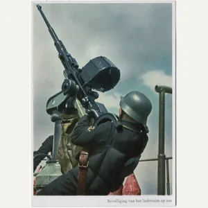 Original WW2 German Postcard - Kriegsmarine gunner ''Beveiliging van het …